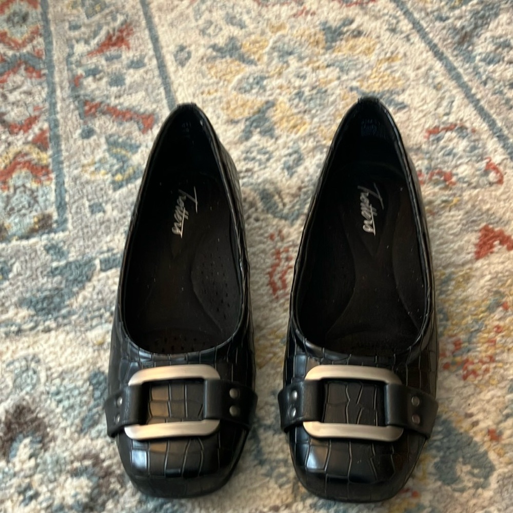 Black Crocodile Pattern Loafers with Buckle